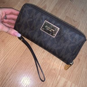 Michael Kors Authentic ZIP Wallet